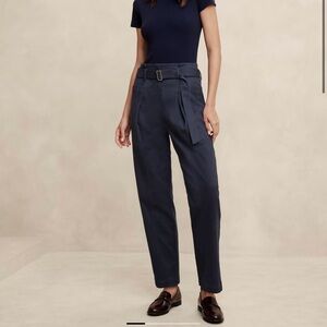 TWILL BELTED TAPERED PANT